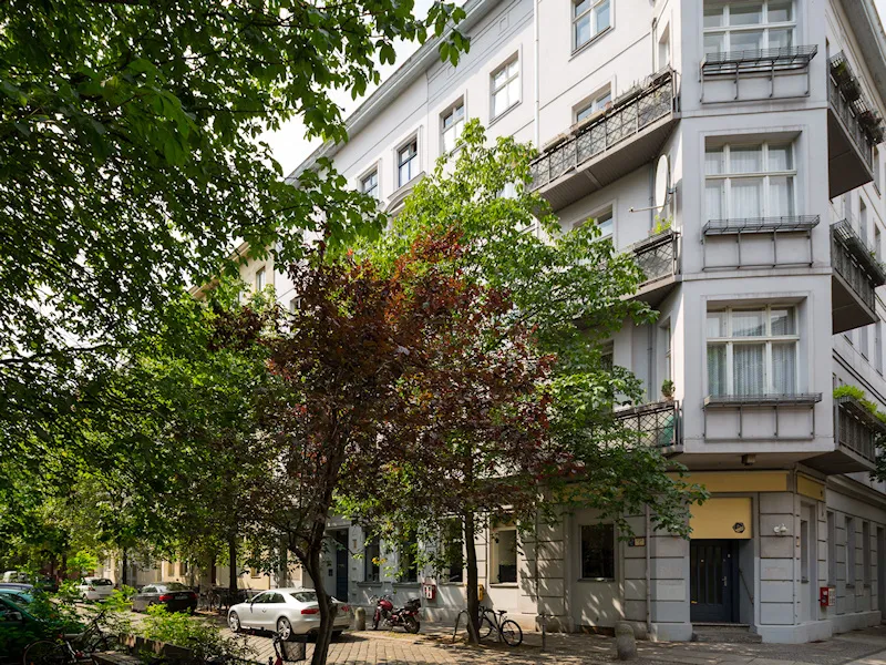 Altbaucharme in Moabit - Handwerkerobjekt mit viel Gestaltungspotenzial — photo 1